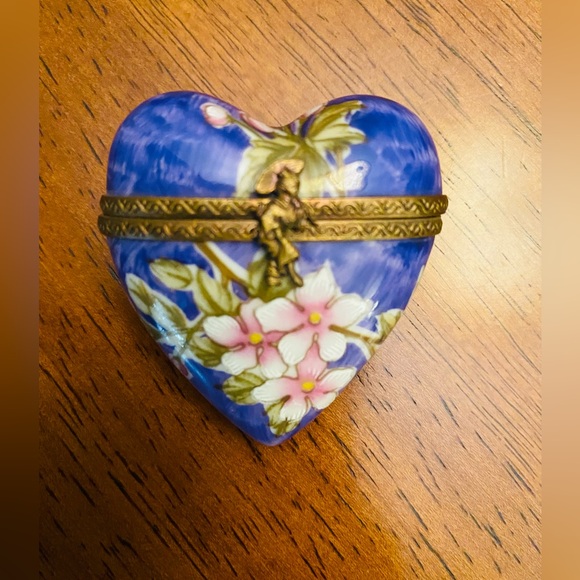 VINTAGE LIMOGES BOX ~ Blue Floral 🪸 Heart 💜